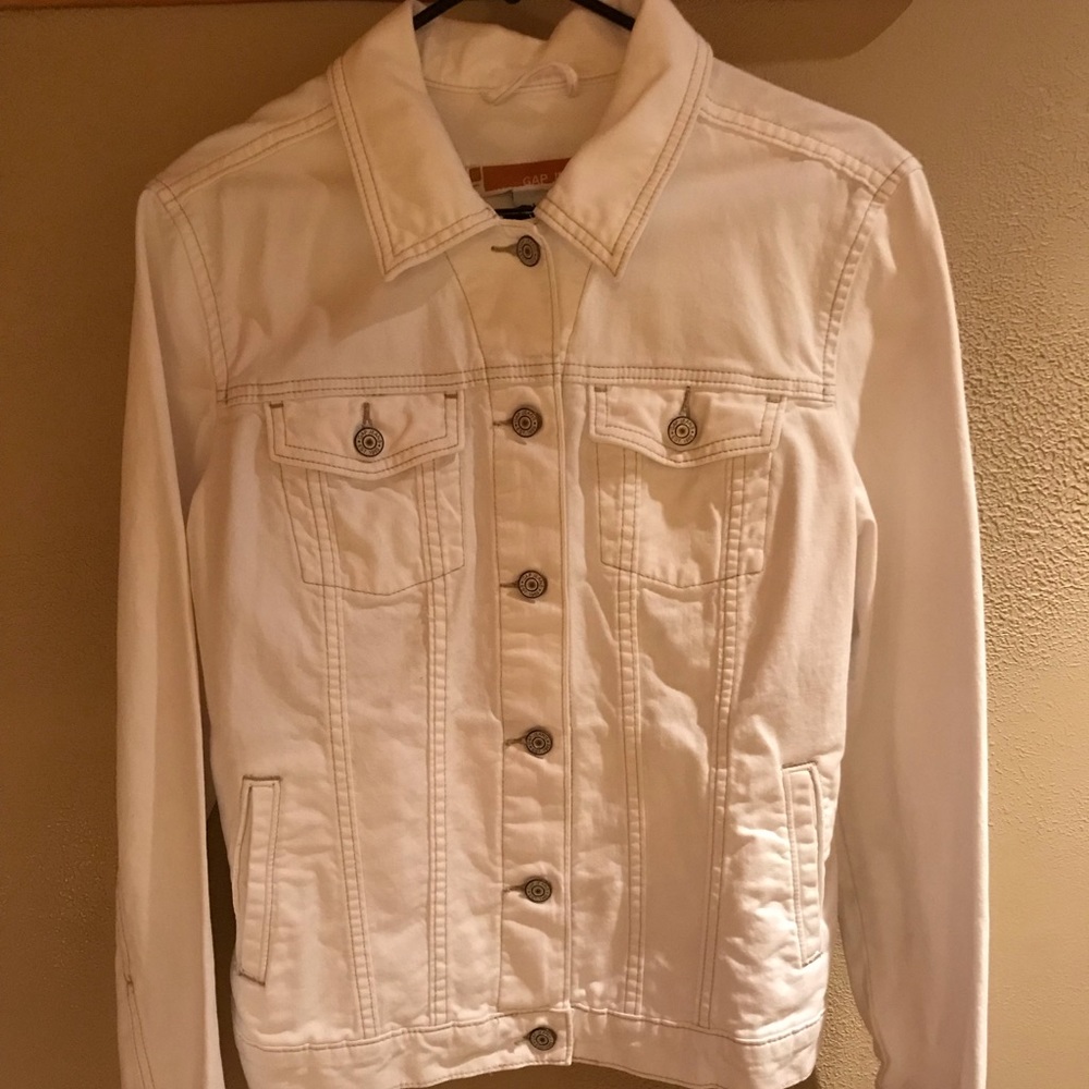 CLASSIC GAP WHITE DENIM JACKET